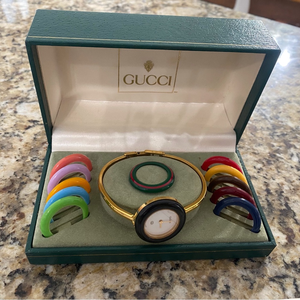GUCCI 12 Interchangeable Bezel Timepiece